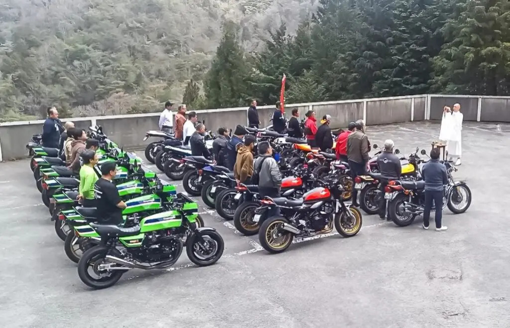 En Japón hay un templo solo para motos. El cura es motero, santifican las motos y es un lugar de peregrinación obligada